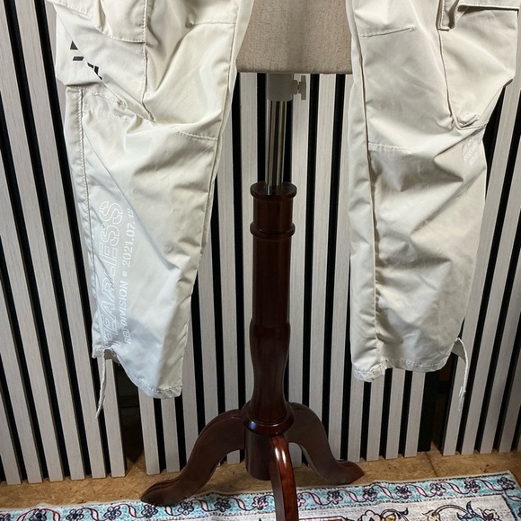 New Women's Cream Joggers with Pockets Sz XS - Picture 3 of 8